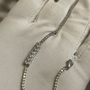 Elegant Sterling Silver 925 Bracelet with Zircon
Gemstone Ladies